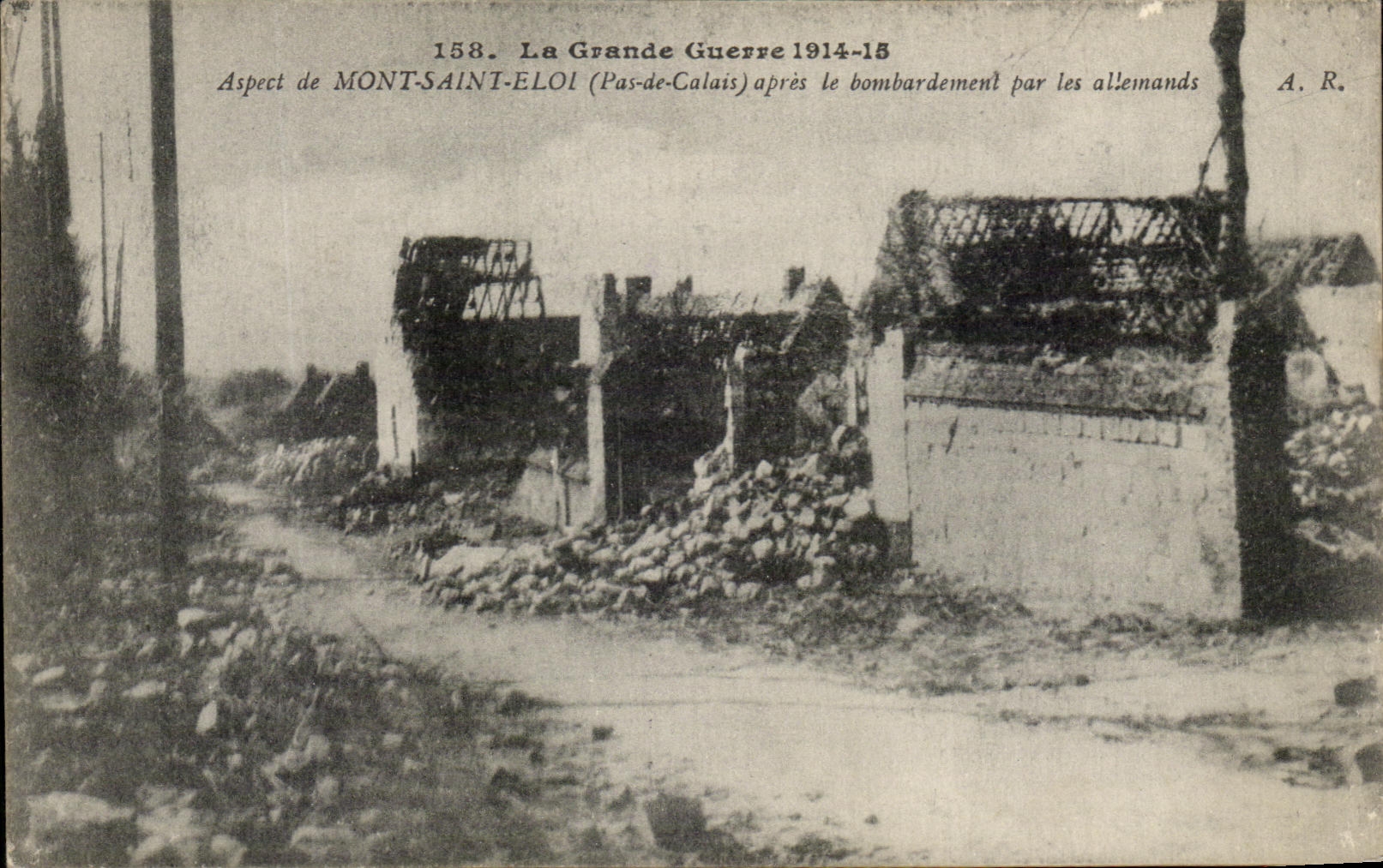 CPA Aspect de Mont Saint Eloi apres le bombardement par les allemands Militaria