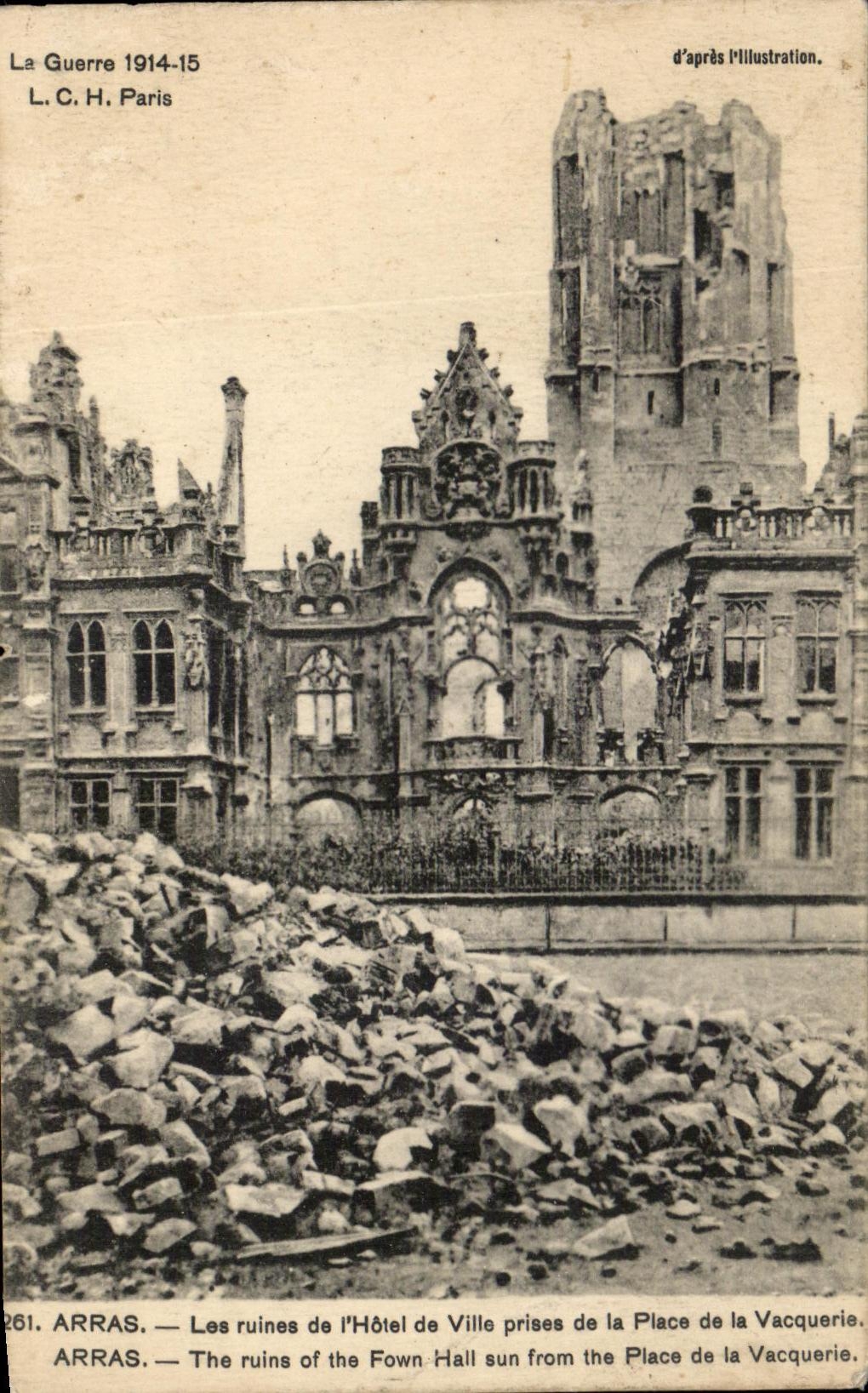 CPA Arras Les ruines de I'Hotel de Ville prises de la Place de la Vacquerie