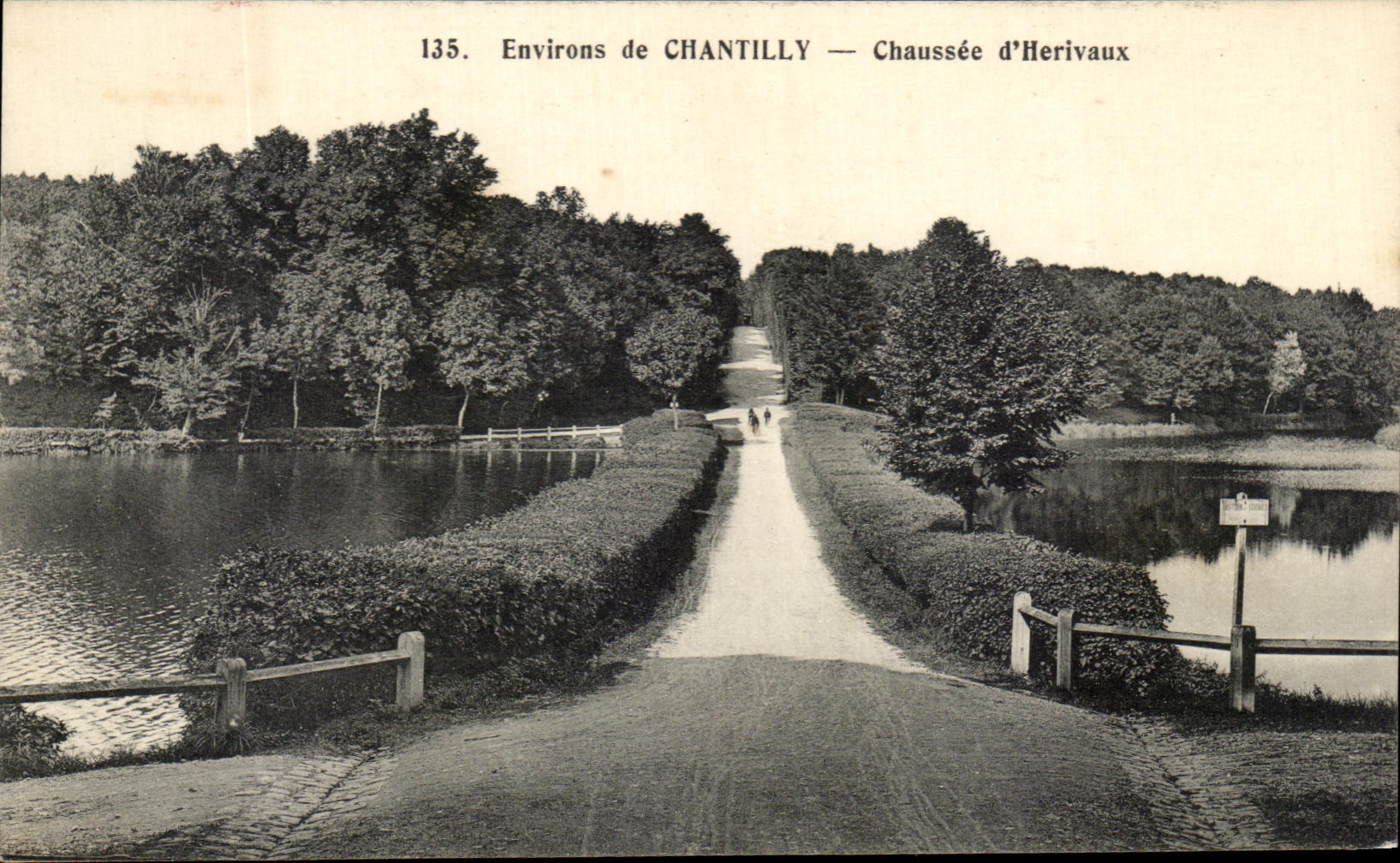 CPA Environs de Chantilly Chaussee d'Herivaux
