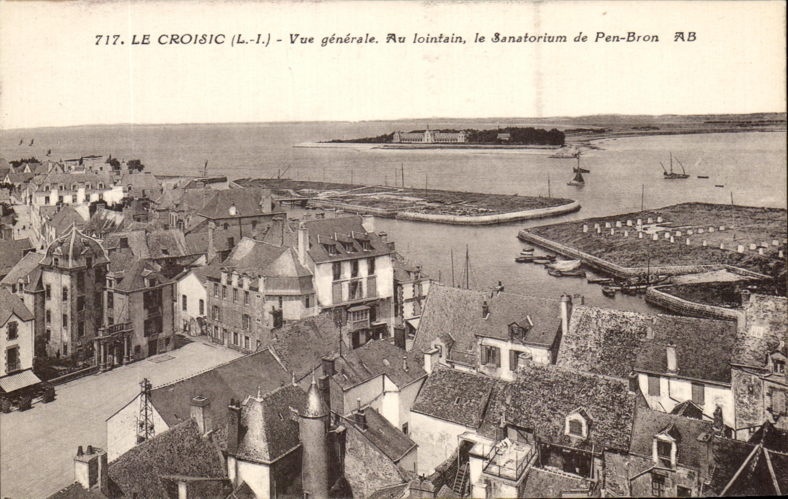 CPA Le Croisic vue Generale Au Lointain Le Sanatorium De Pen Bron