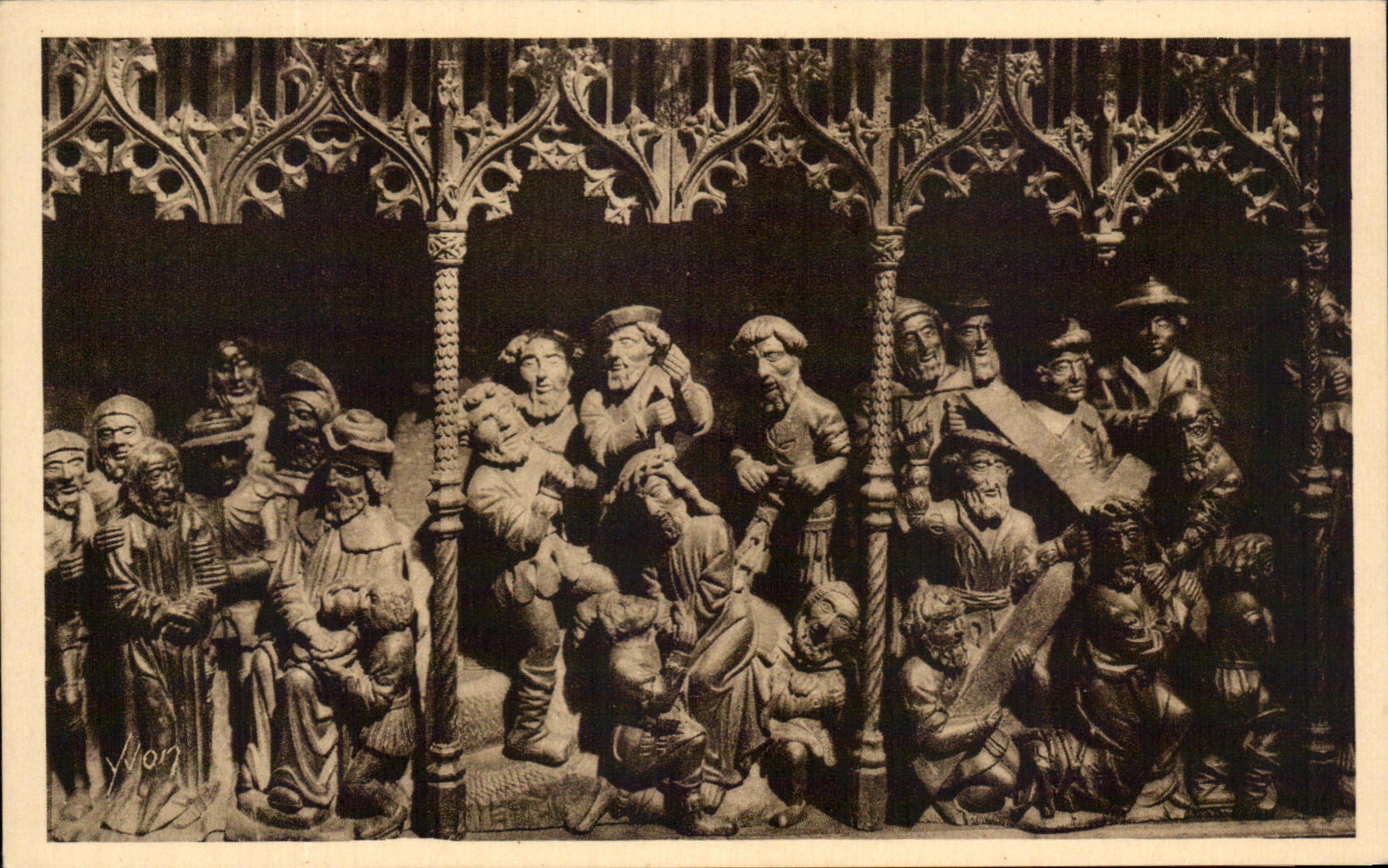 CPA Treguier Chapelle du Duc Sepulture de Jean V De Bretagne Motifs en Bois Sculpte