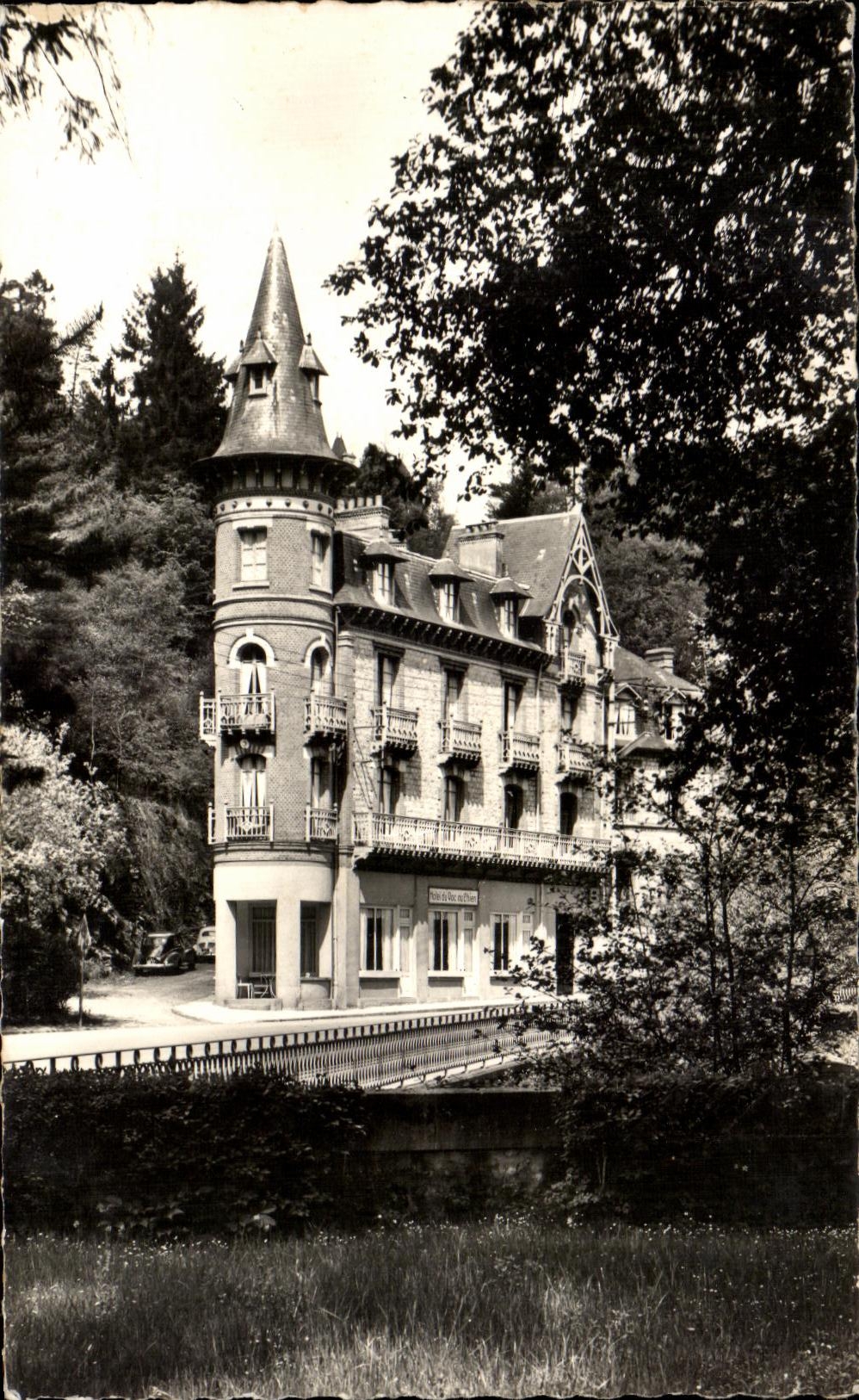 CPSM Station Thermale De bagnoles de L'Orne Hotel du Roc au Chien