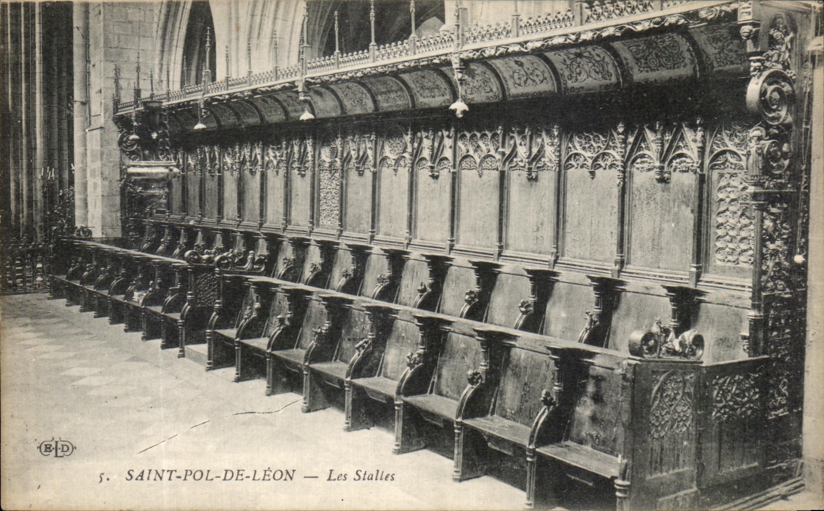 CPA Saint Pol De Leon Les Stalles