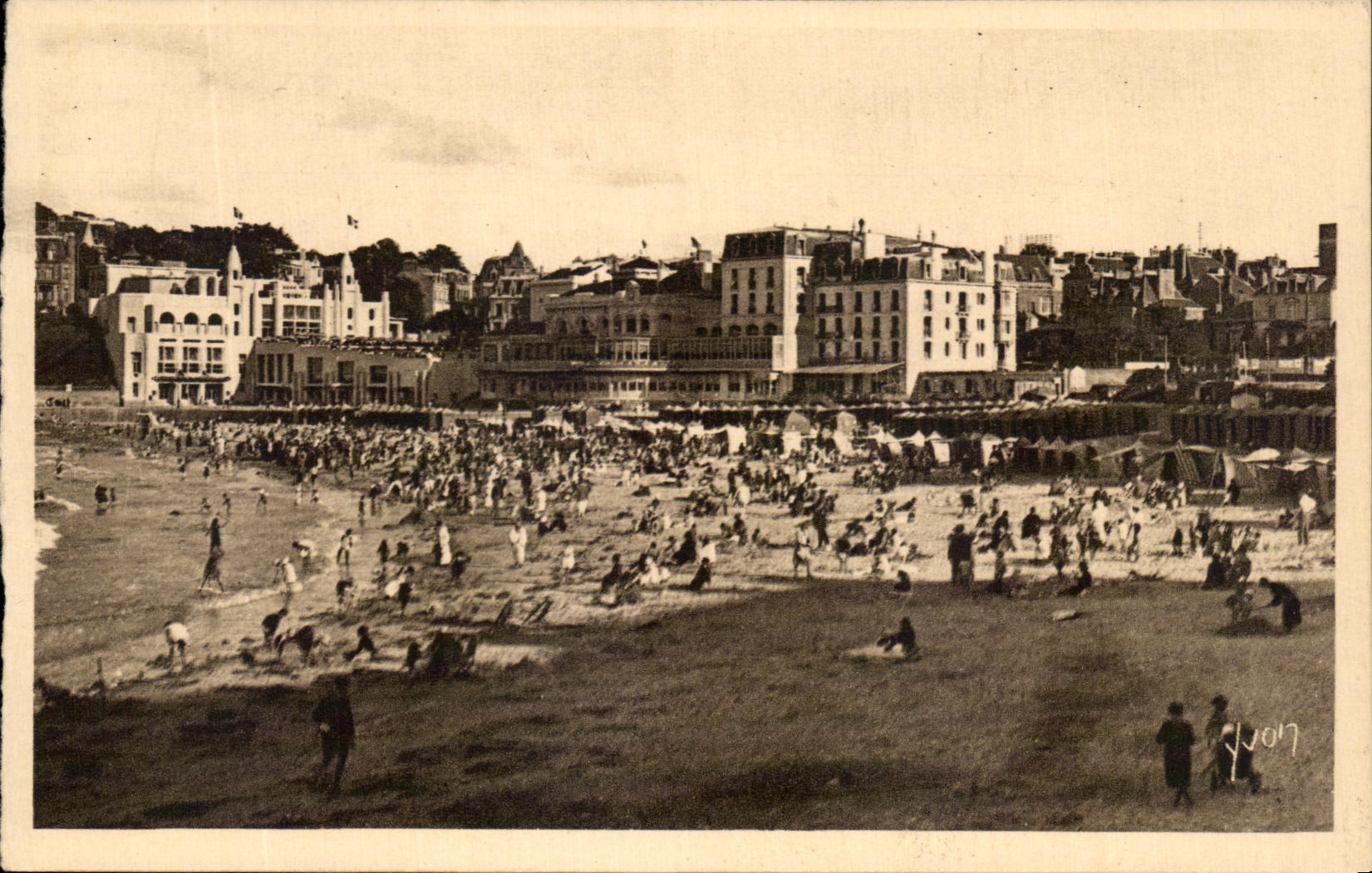 CPA Cote D'Emeraude Dinard La Plage a I'heure du bain