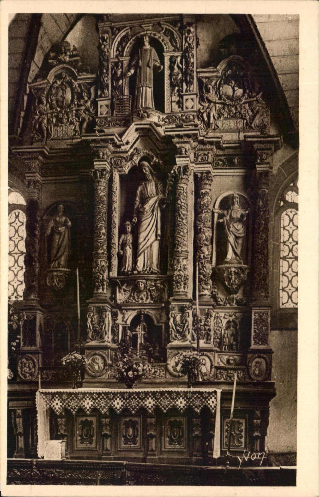 CPA BRetagne Guimiliau Interieur de l'Eglise Autel de St Joseph