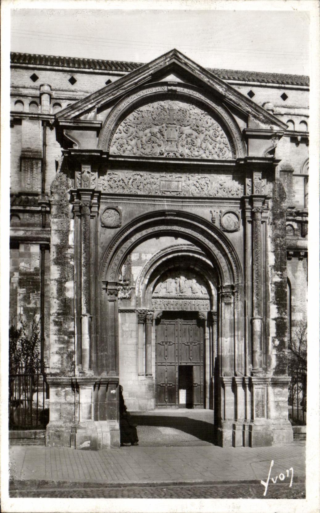 CPA Toulouse Porte d'entree de l'eglise St Sernin