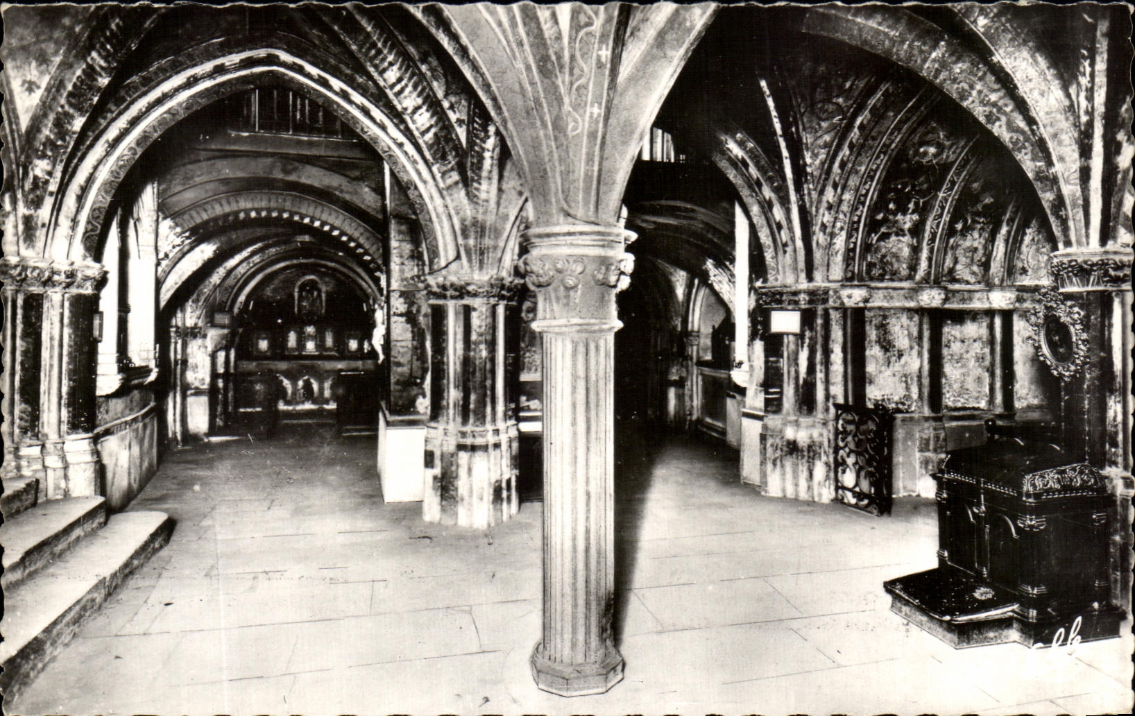 CPSM Toulouse La Ville Rose La Crypte de Basilique St Sernin