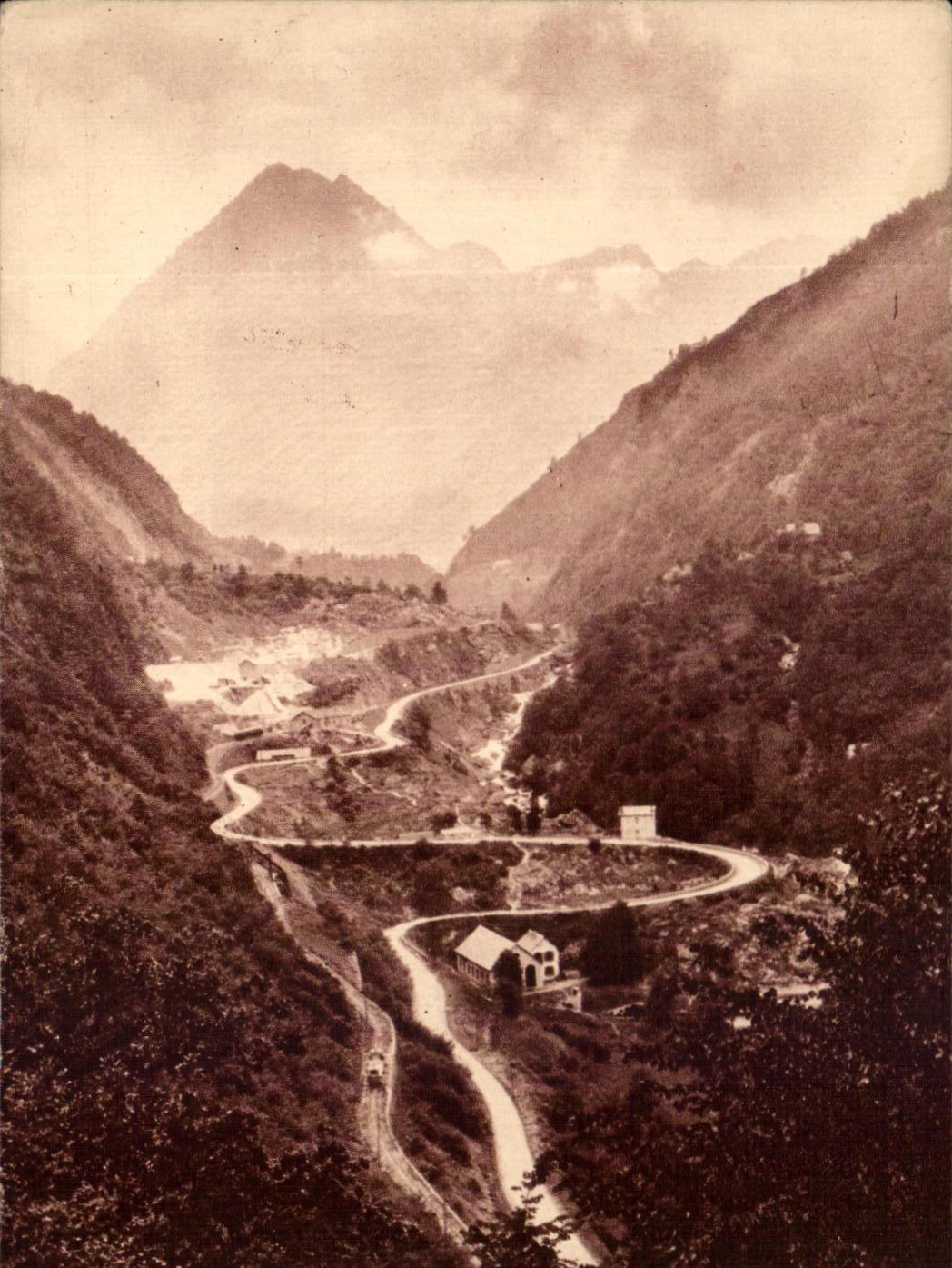 CPA Cauterets Route de Pierrefitte a Cauterets Le Limacon