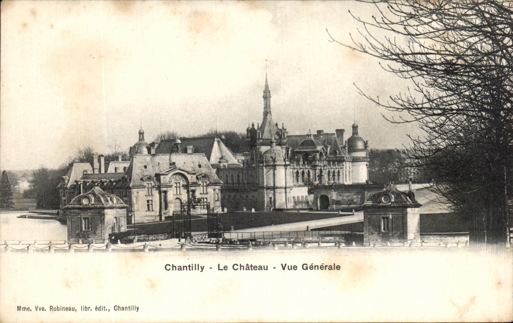 CPA Chantilly Le Chateau Vue Generale