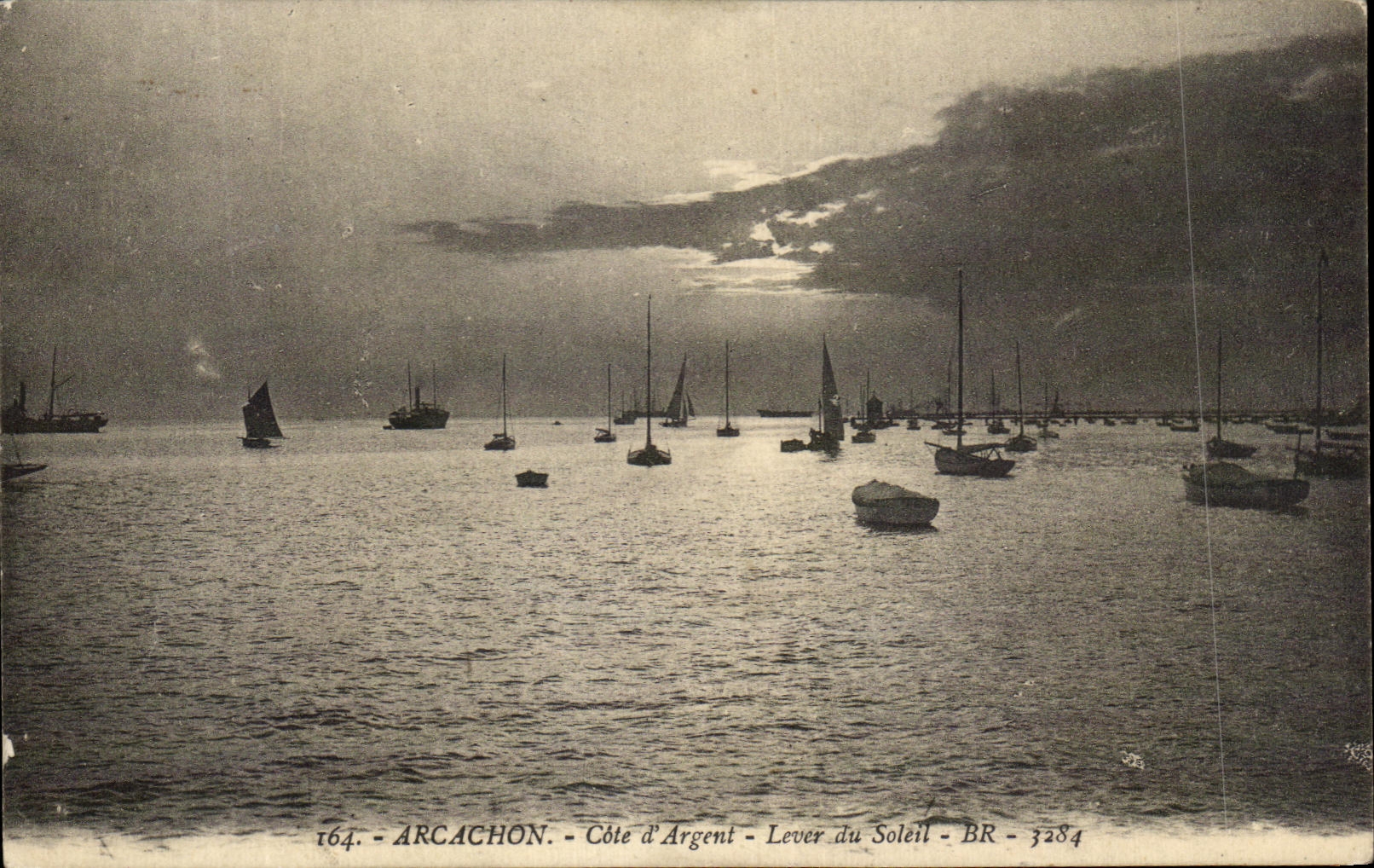 CPA Arcachon Cote d'Argent Lever du Soleil Bateaux