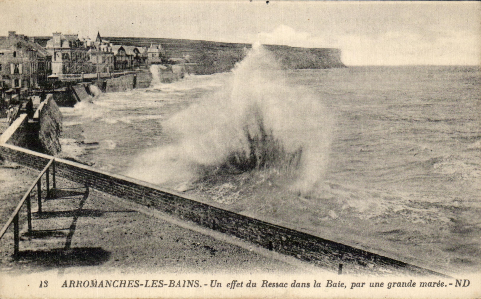 CPA Arromanches Les Bains Un effet du Ressac dans la Baie par une grande maree