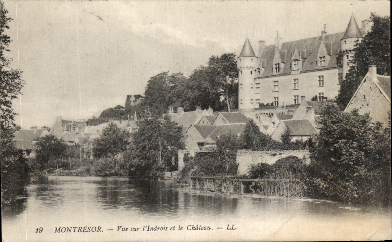 CPA Montresor Vue Sur l'Indrois Et Le Chateau