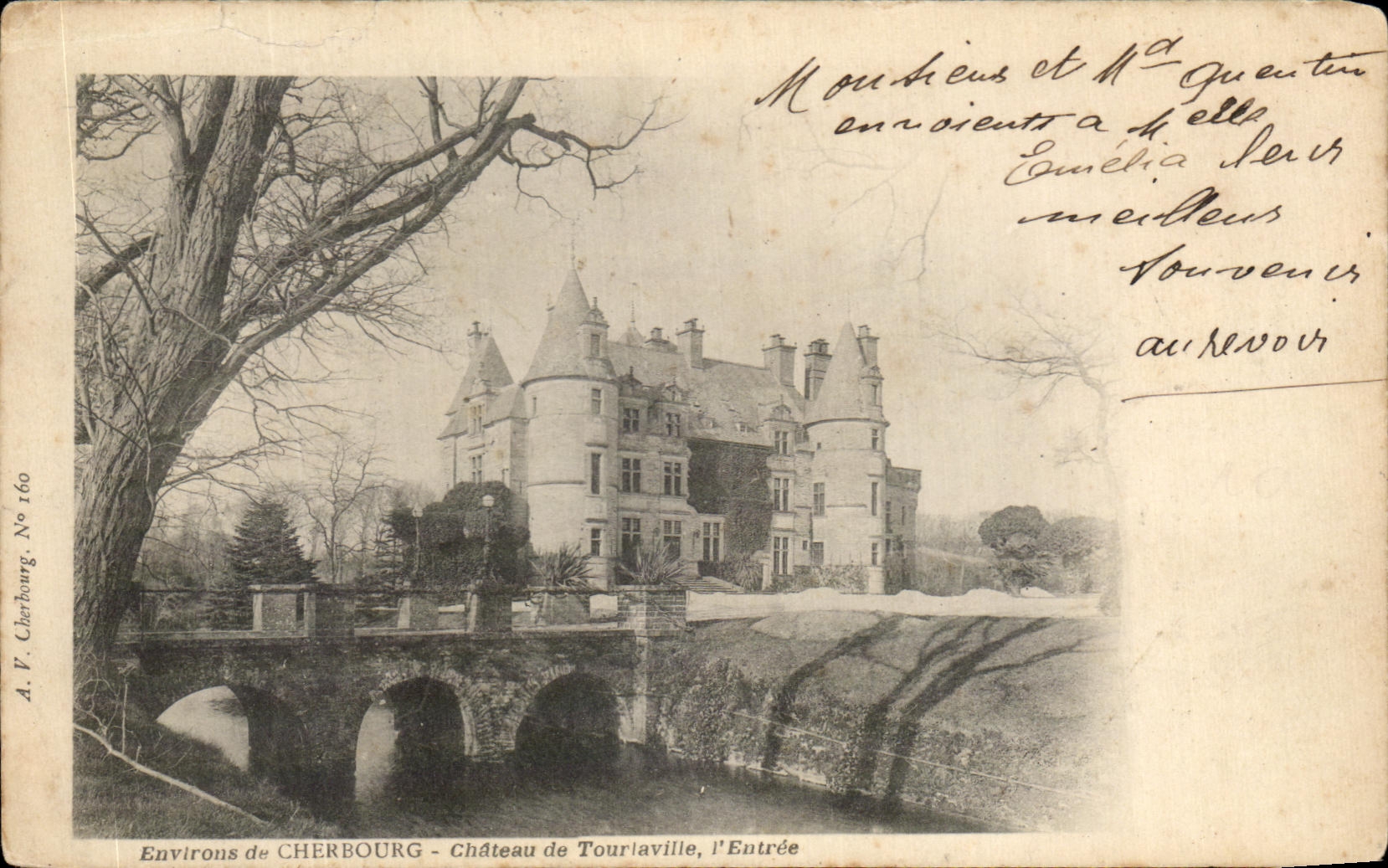 CPA Environs de Cherbourg Chateau de Tourtaville l'Entree