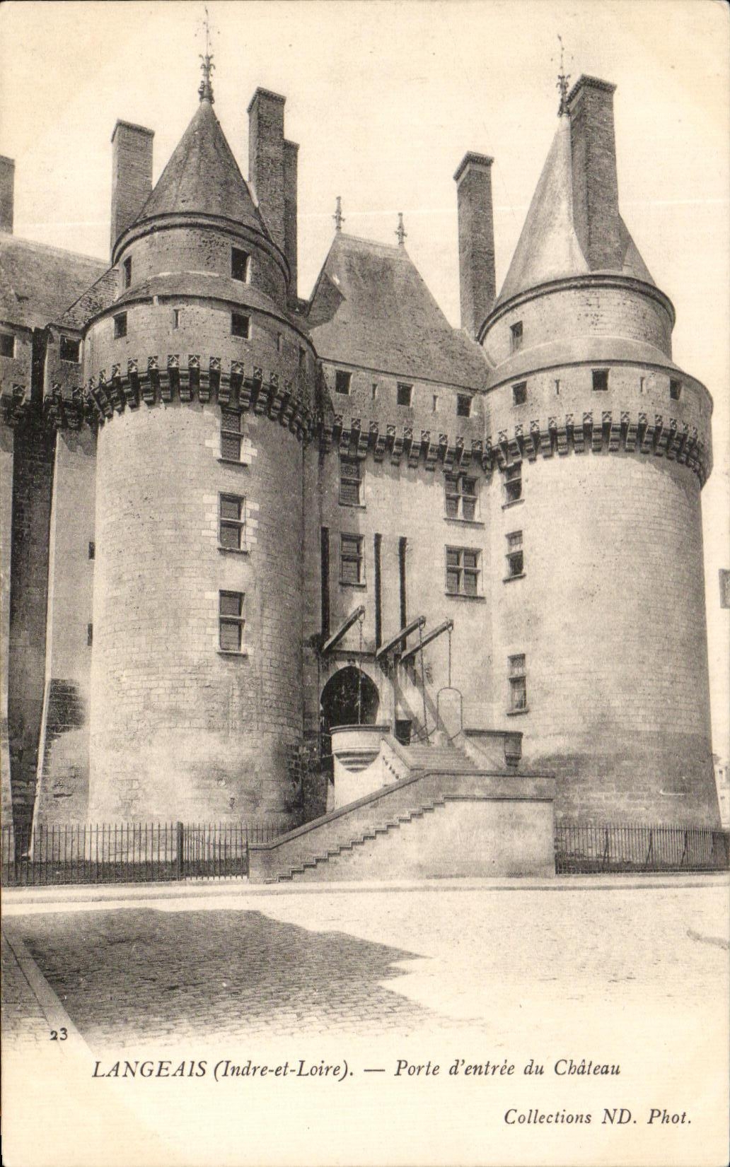 CPA Langeais Porte d'Entree Du Chateau