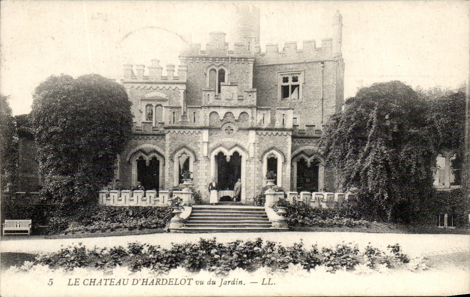 CPA Le Chateau D'Hardelot vu du Jardin