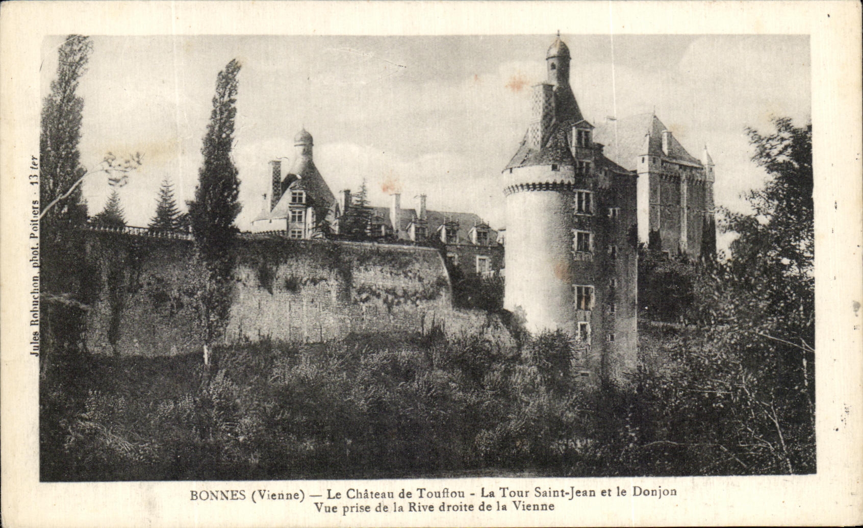 CPA Bonnes Le Chateau De Touftou La Tour Saint Jean Et Le Donjon Vue Prise De La Rive Droite De La Vienne