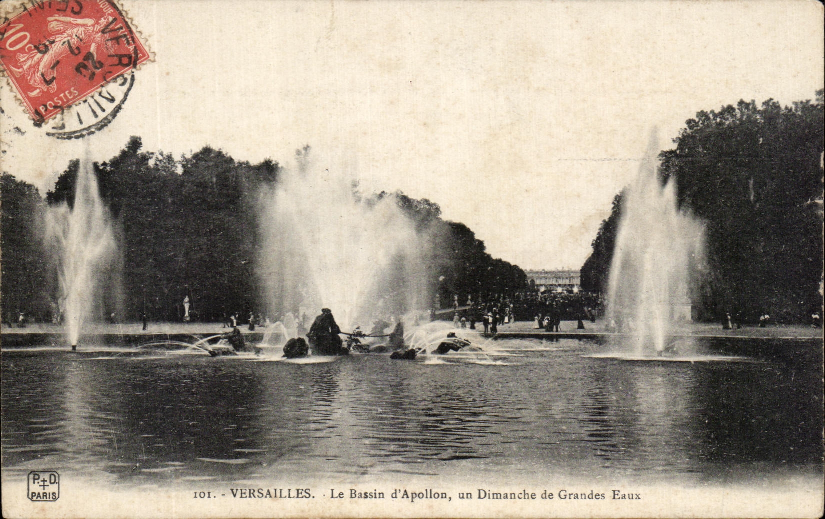 CPA Versailles Le Bassin d'Apollion un Dimanche de Grandes Eaux