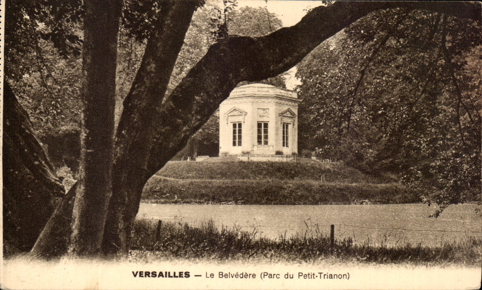 CPA Versailles Le Belvedere Parc du petit Trianon