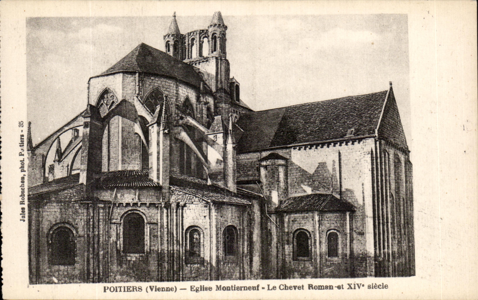 CPA Poitiers Eglise Montierneuf Le Chevet Roman