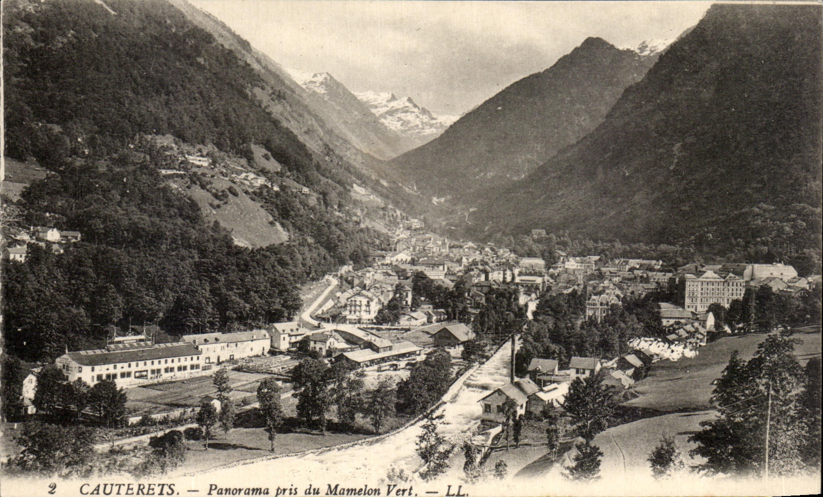 CPA Cauterets panorama pris du Mamelon Vert