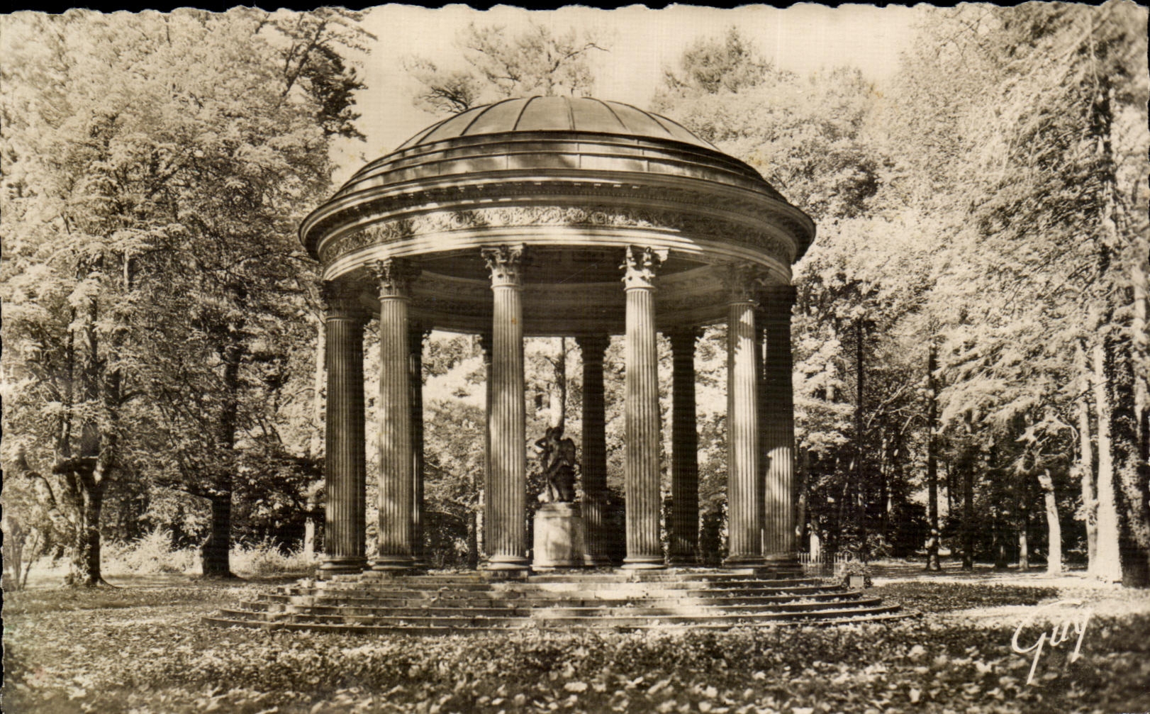 CPA Versailles Et Ses Merveilles Jardins Du Petit Trianon Le Temple De l'Amour