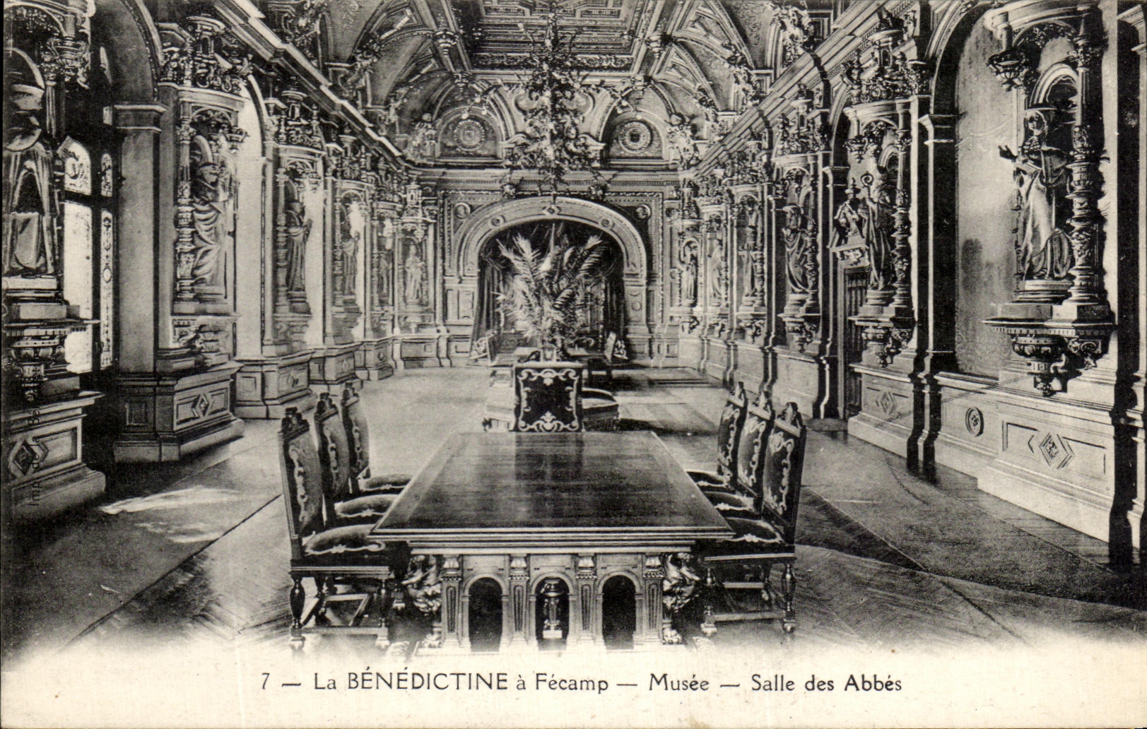 CPA La Benediatine a fecamp Musee Sallee des Abbes