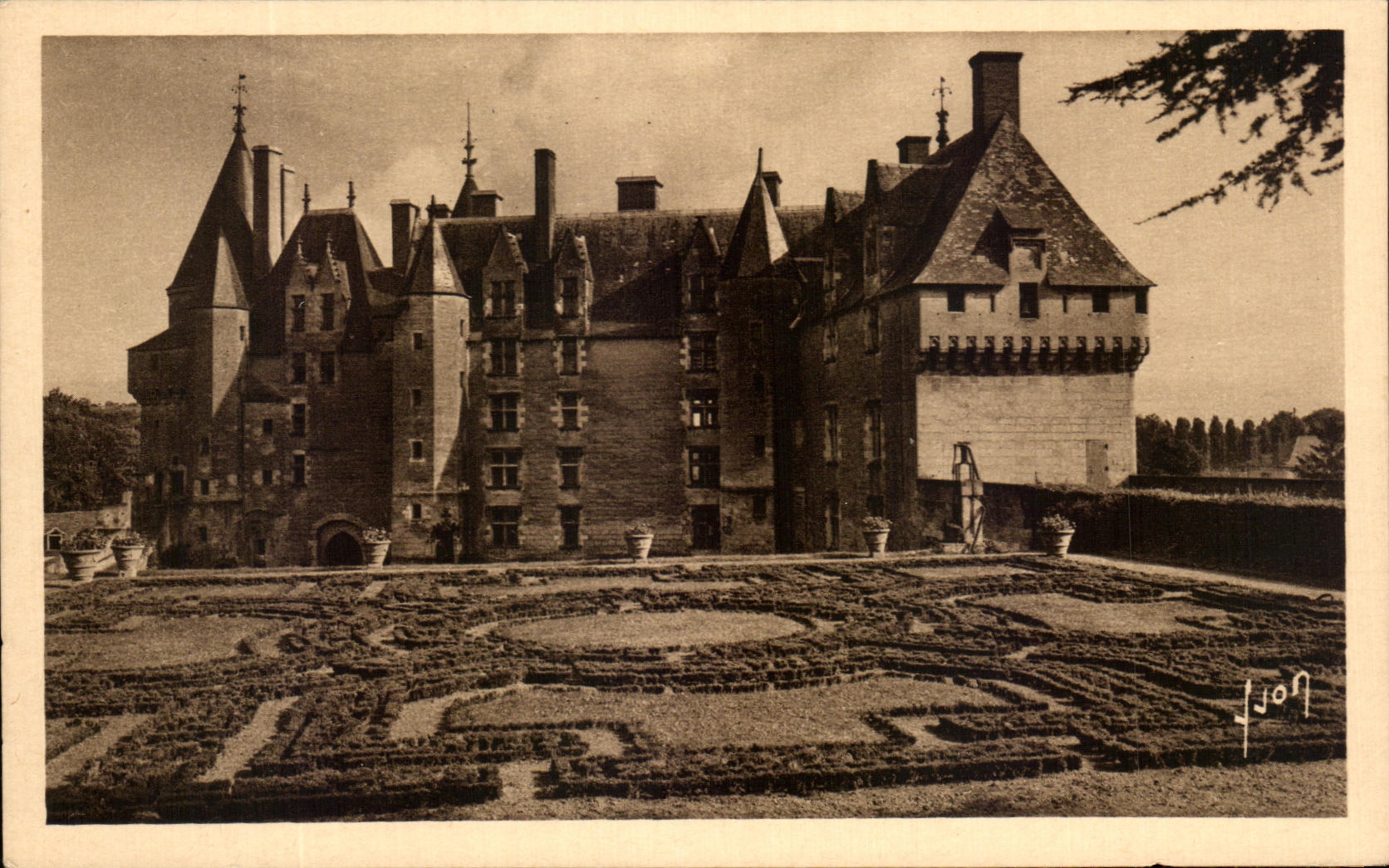 CPA Langeais Facade Interieur du Chateau