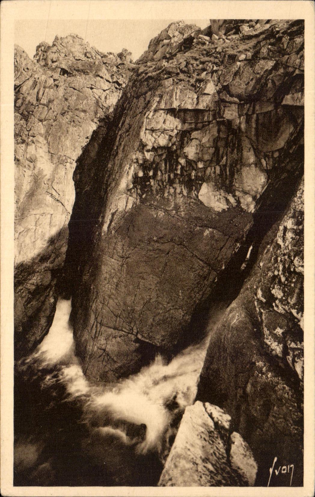 CPA Pointe Du Raz Les Tunnels De l'Enfer En Plogoff