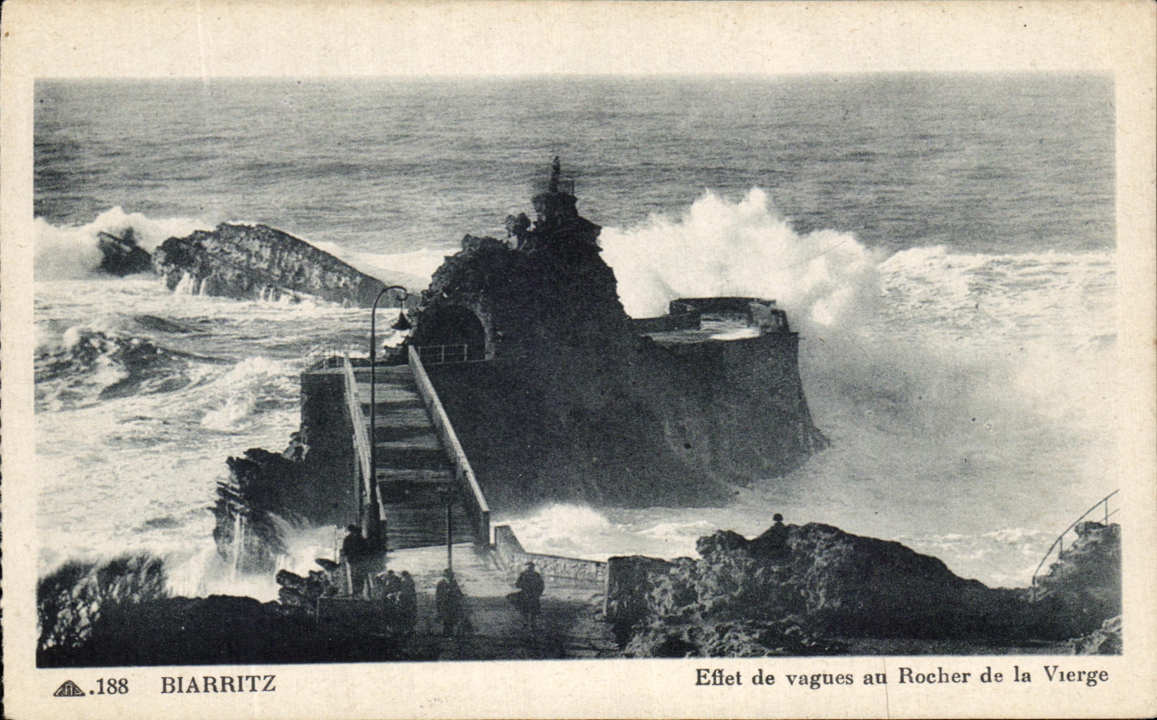 CPA Biarritz Effet De Vagues Au Rocher De La Vierge