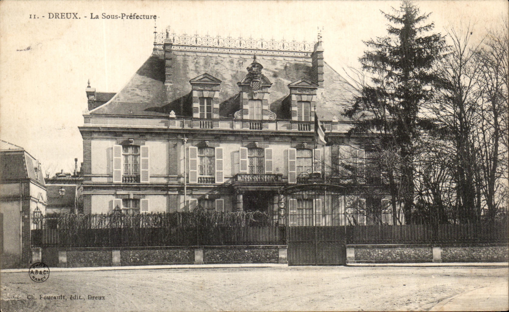 CPA Dreux La sous Prefecture