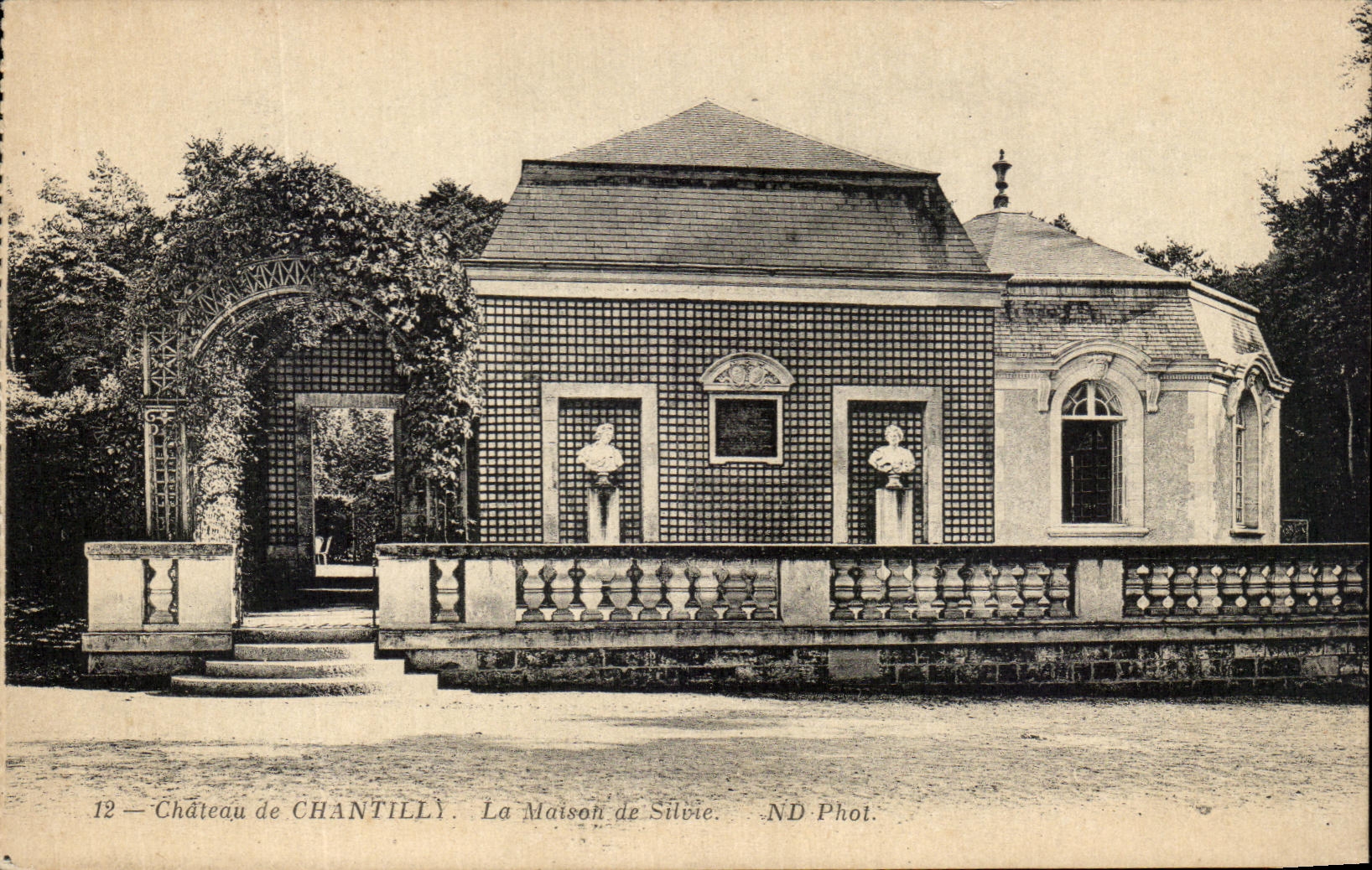 CPA Chateau de Chantilly La Maison de Silvie