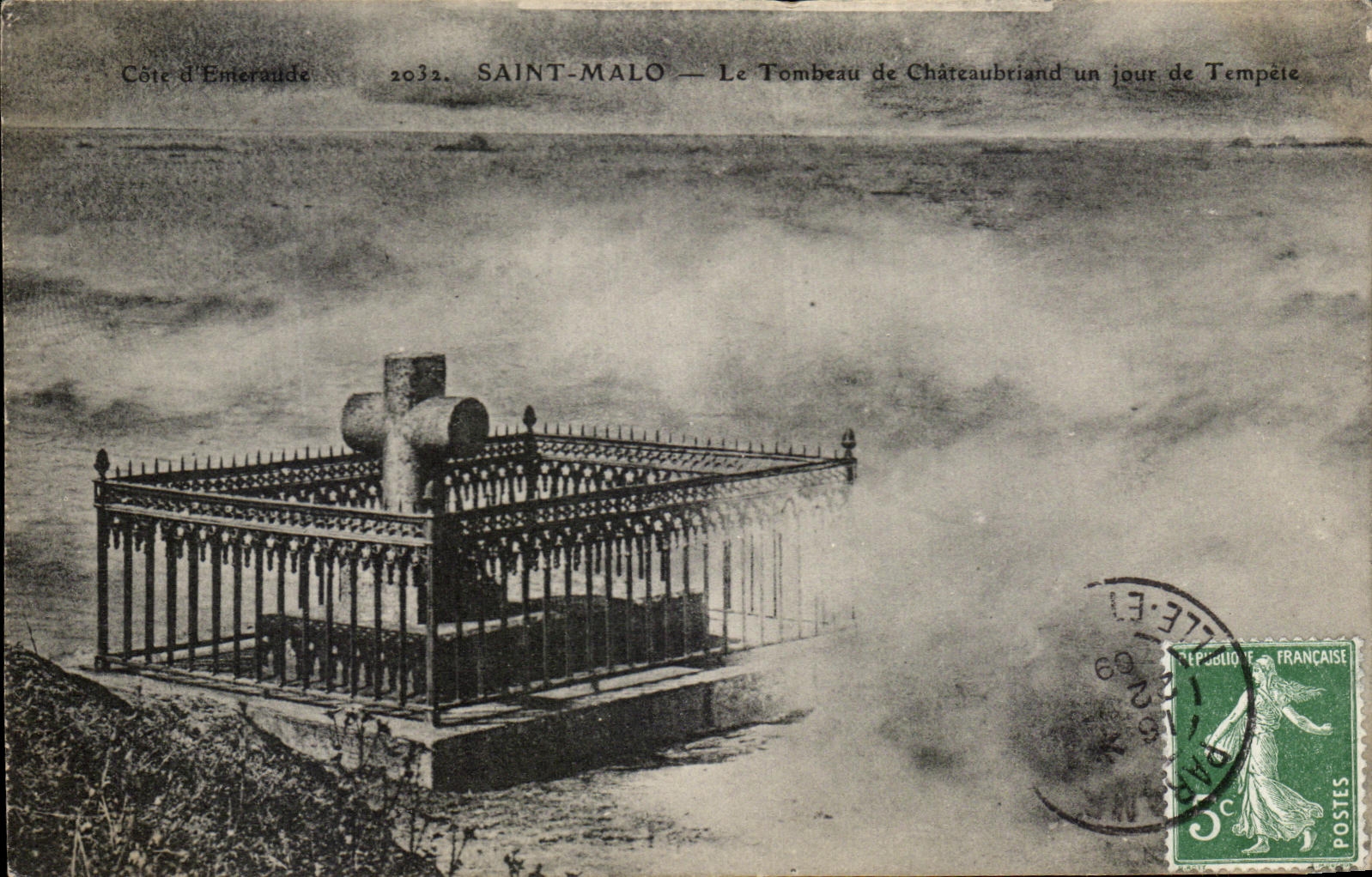 CPA Saint Malo Le Tombeau De Chateaubrand Un Jour De Tempete