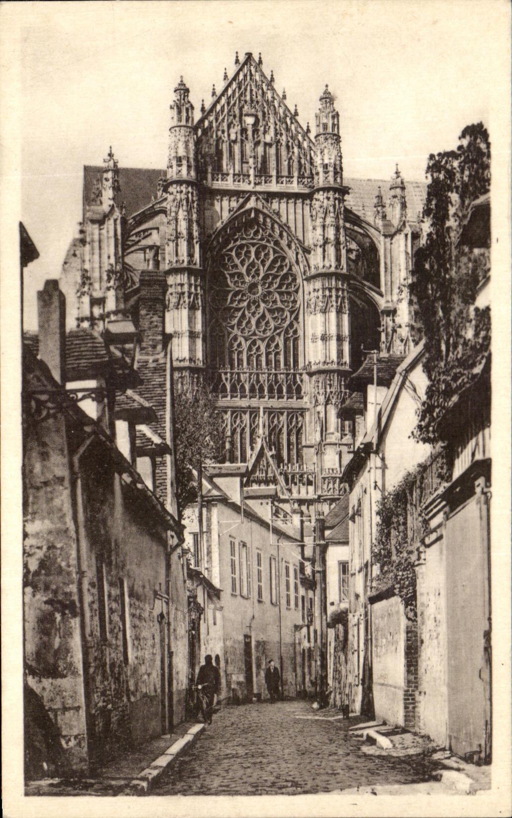 CPA Beauvais Rue Feutrier Et Rosace De La Cathedrale