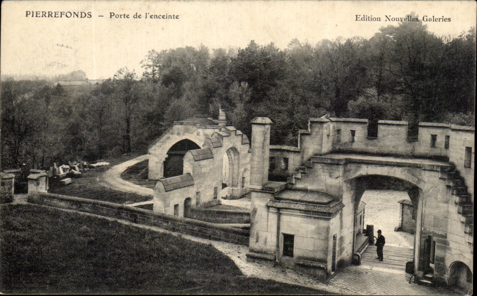 CPA Pierrefonds Porte De l'Enceinte