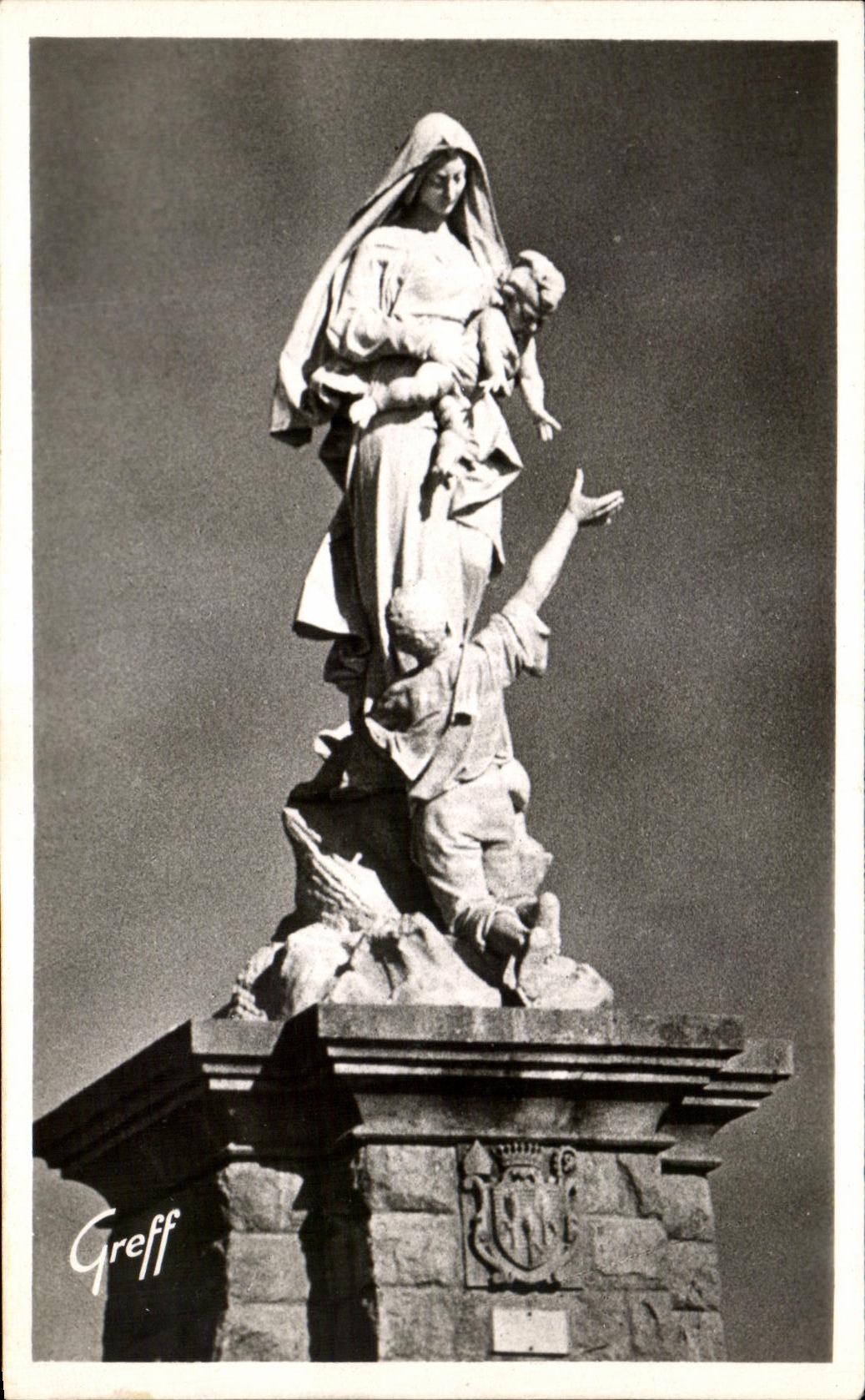 CPA En Bretagne Pointe de Raz de Sein Notre Dame des naufrages