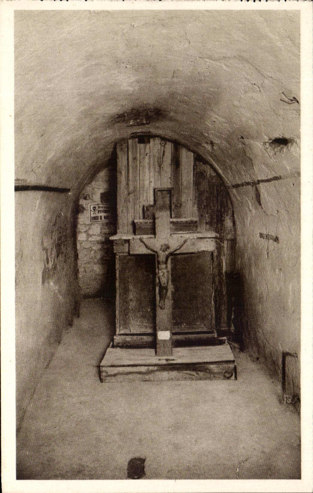 CPA Fort de Vaux La Chapelle dans une Galerie du Fort Militaria 