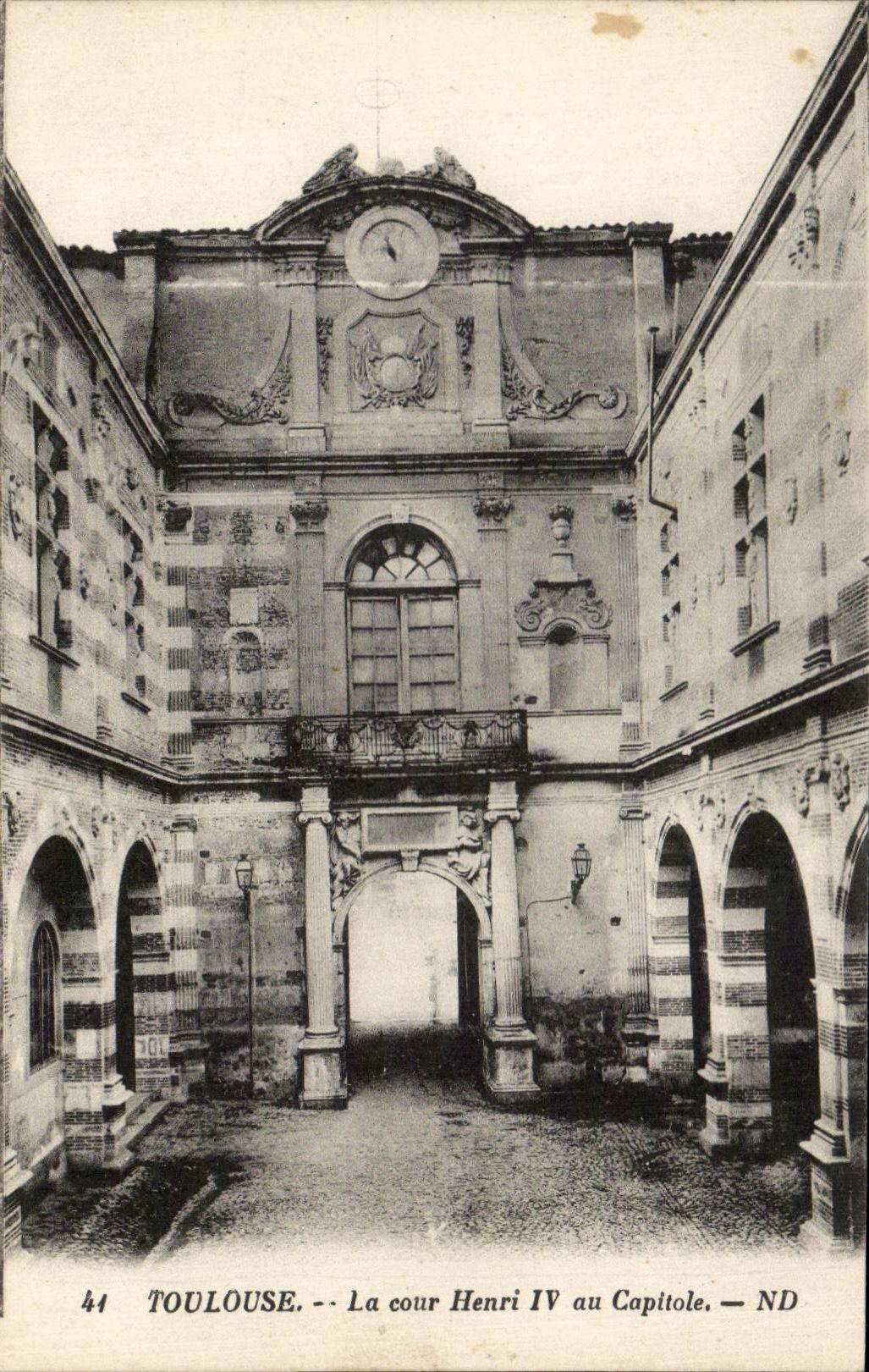 CPA Toulouse La cour Henri IV au Capitole