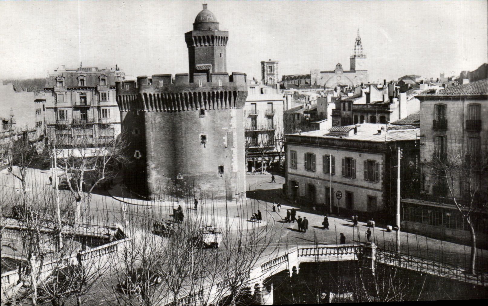 CPA Perpignan Le Castillet et Cathedrale 