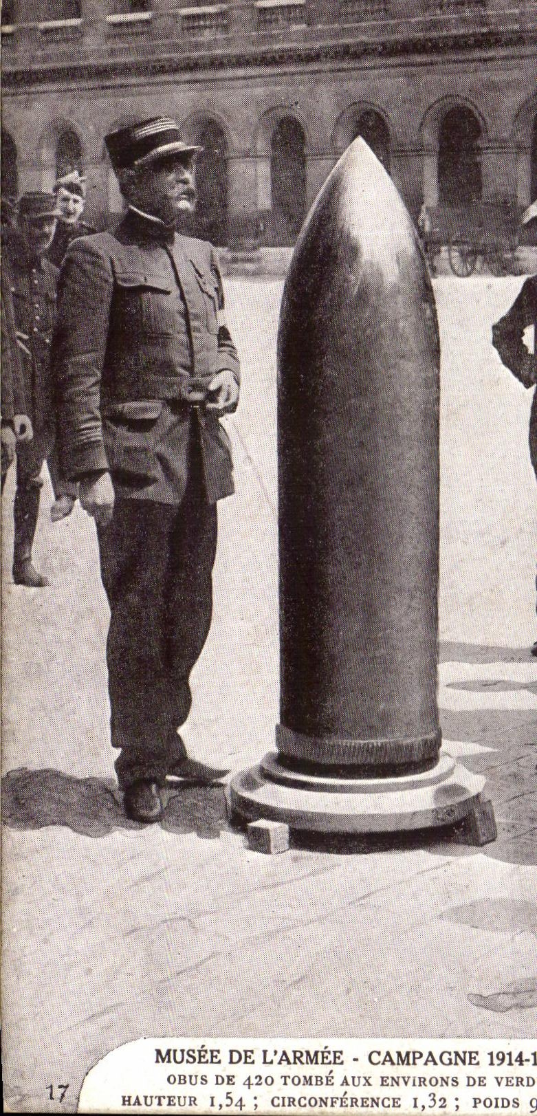 CPA Musee De L'Armee Campagne Obus De 420 Tombe Aux Environs De Verdun Militaria 