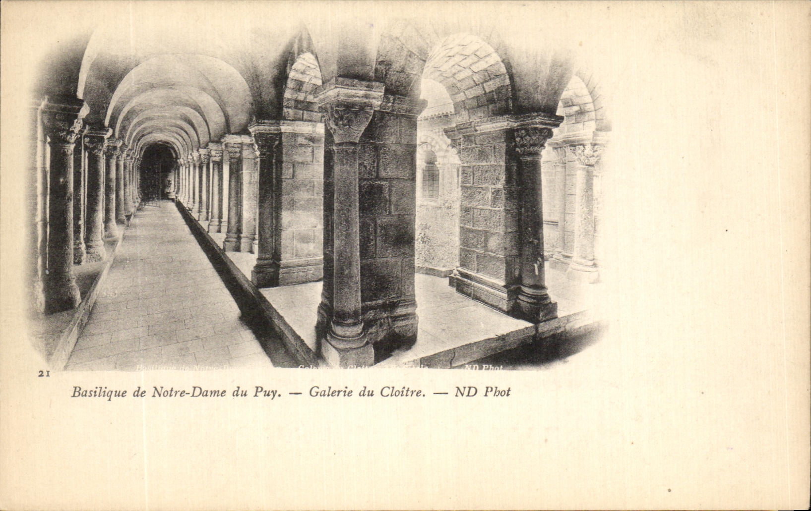 CPA Basilique de Notre Dame du Puy Galerie du Cloitre