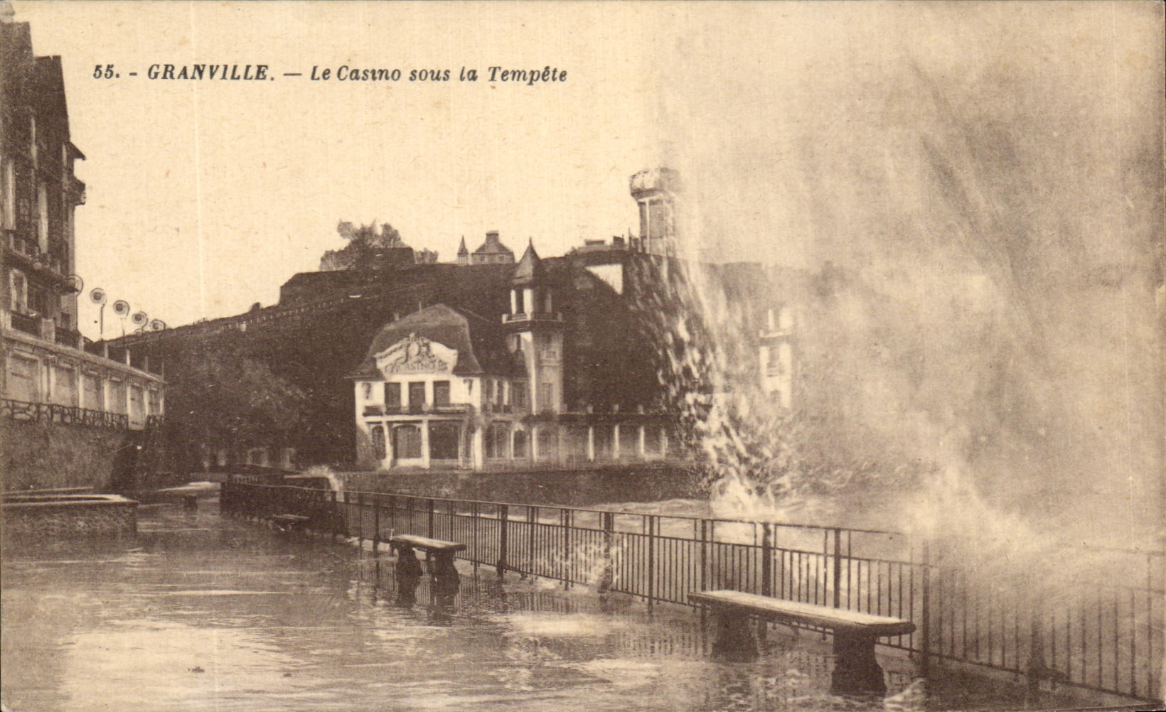 CPA Granville Le Casino sous la Tempete