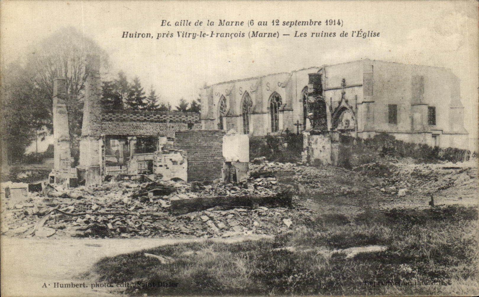 CPA Baille de la Marne Huiron pres Vitry le Francois Les ruines de l'Eglise Militaria