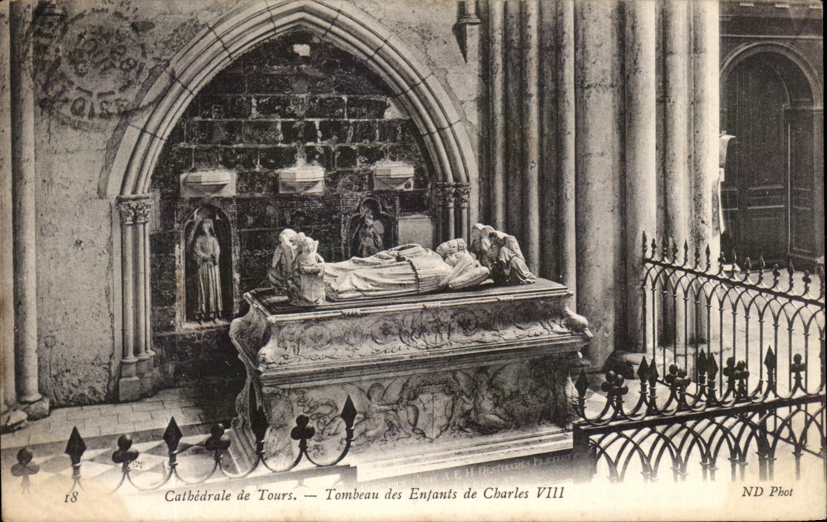 CPA Cathedrale de Tours Tombeau des Enfants de Charles VIII