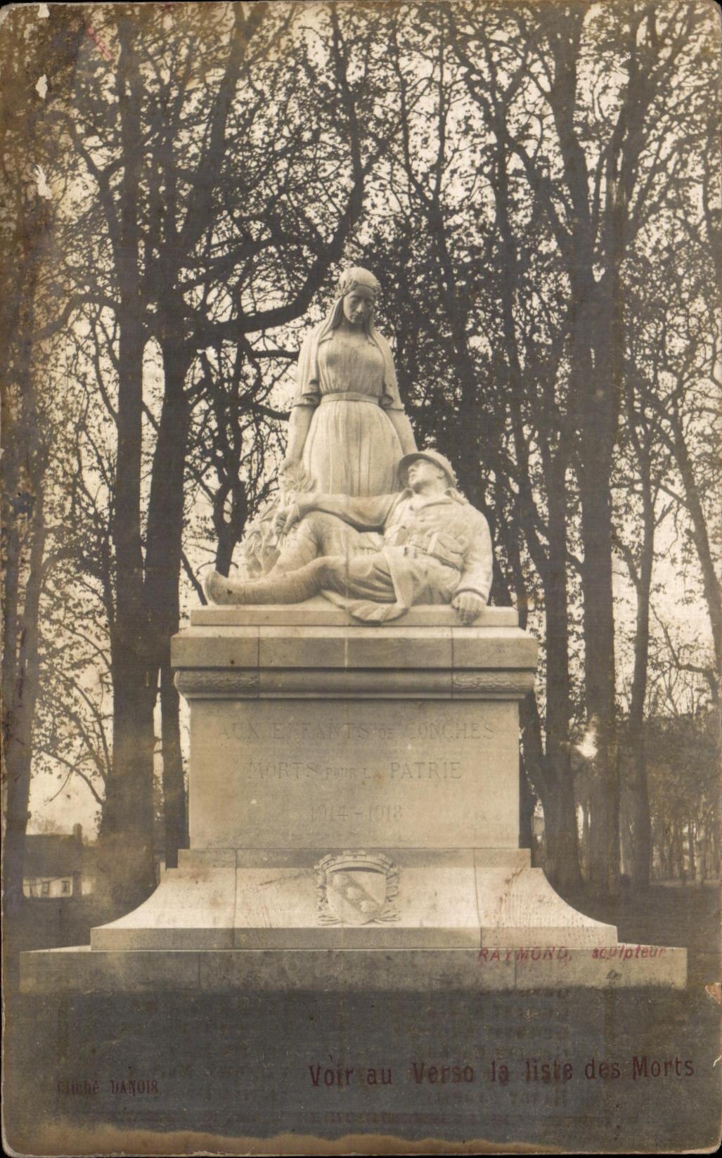 CPA Conches statue morts pour la patrie Militaria 