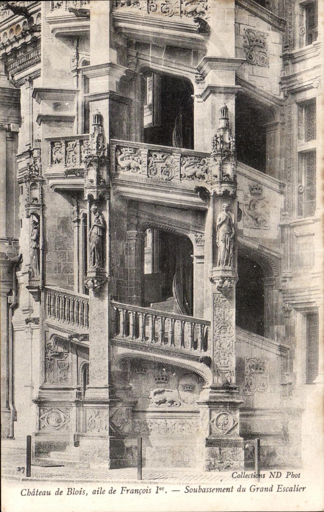 CPA Chateau De Blois Aile De Francois 1er Soubassement Du Grand Escalier