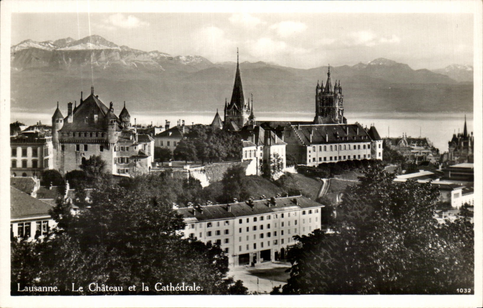 CPA Lausanne the Castle And the Cathedral