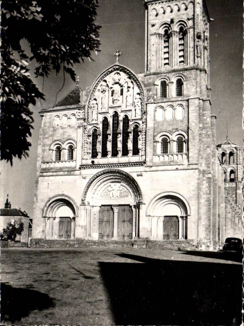 CPSM Vezelay the basilica Sainte Madeleine