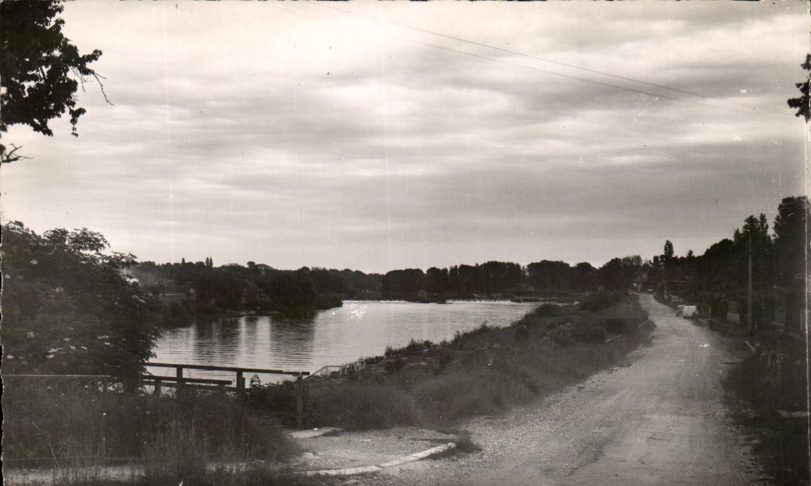 CPSM Chartrettes Stopping