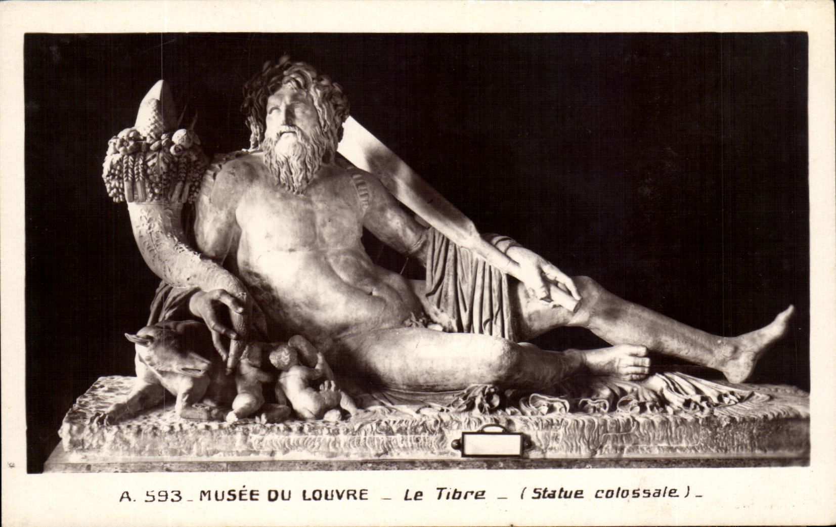 CPA Musee Du louvre Le Tibre