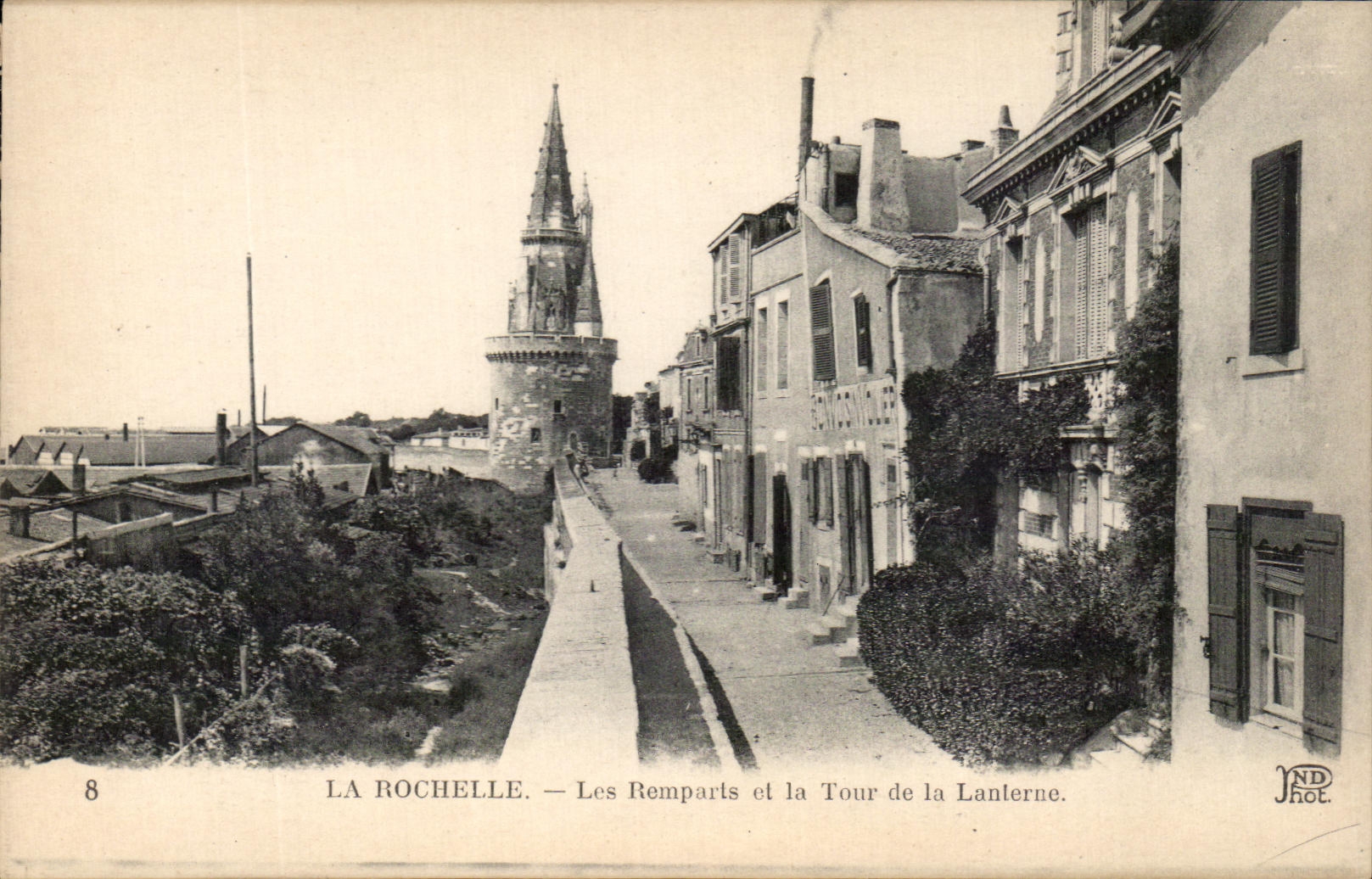 CPA La Rochelle Walls And the Tower of the Lantern
